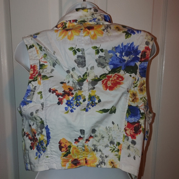 Forever 21 White floral studded cropped vest L - Picture 4 of 7